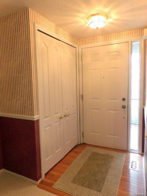 22509 SILVER CREEK Drive, Woodhaven, MI 48183 — Photo 4