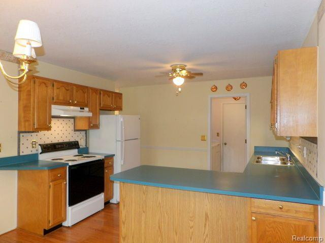 22509 SILVER CREEK Drive, Woodhaven, MI 48183 — Photo 12