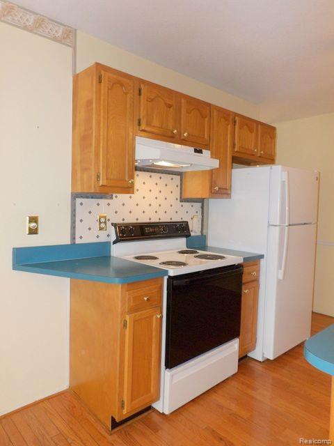 22509 SILVER CREEK Drive, Woodhaven, MI 48183 — Photo 14