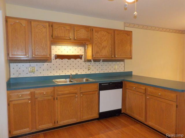 22509 SILVER CREEK Drive, Woodhaven, MI 48183 — Photo 15