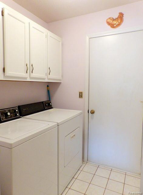 22509 SILVER CREEK Drive, Woodhaven, MI 48183 — Photo 17
