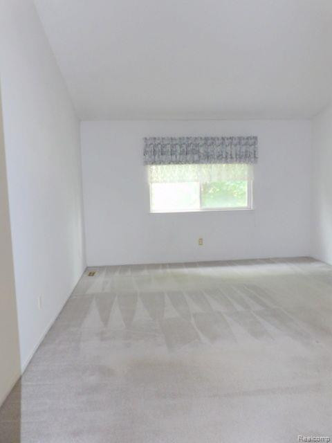 22509 SILVER CREEK Drive, Woodhaven, MI 48183 — Photo 26