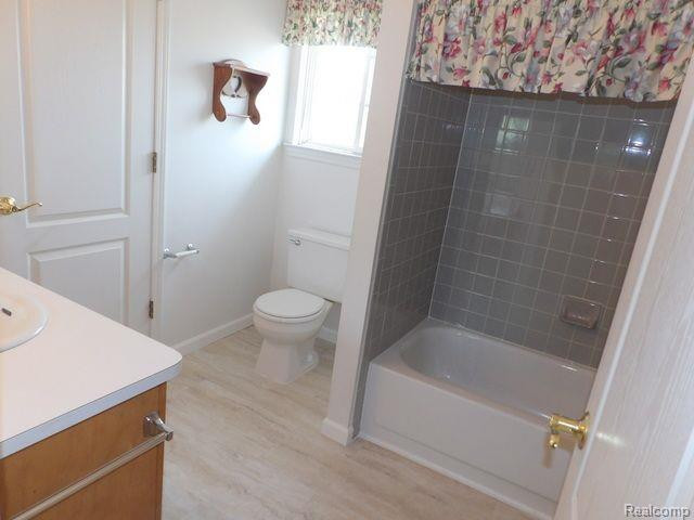 22509 SILVER CREEK Drive, Woodhaven, MI 48183 — Photo 29