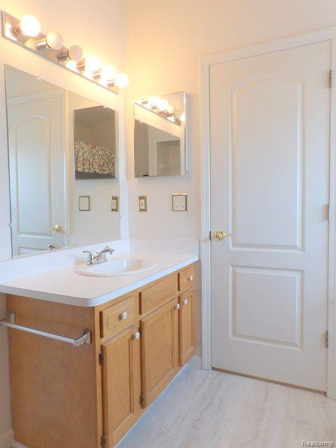 22509 SILVER CREEK Drive, Woodhaven, MI 48183 — Photo 30