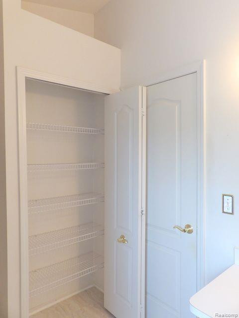 22509 SILVER CREEK Drive, Woodhaven, MI 48183 — Photo 31