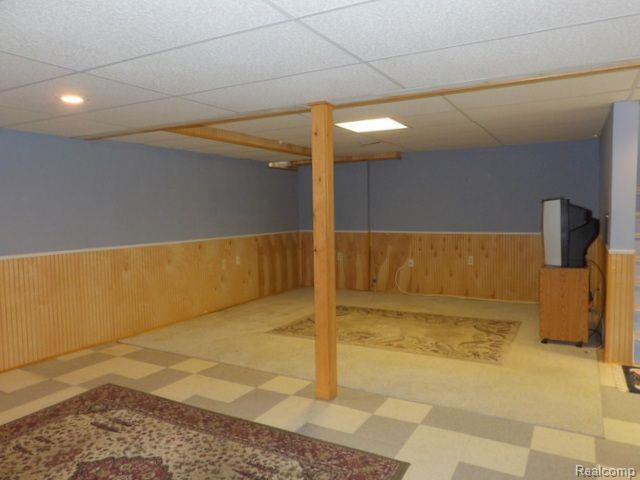 22509 SILVER CREEK Drive, Woodhaven, MI 48183 — Photo 32