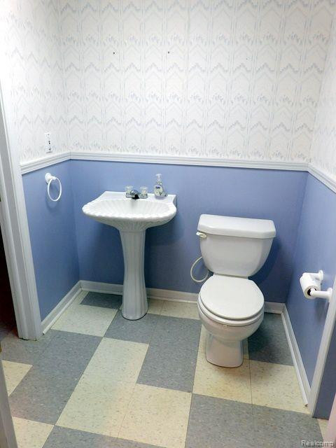 22509 SILVER CREEK Drive, Woodhaven, MI 48183 — Photo 36