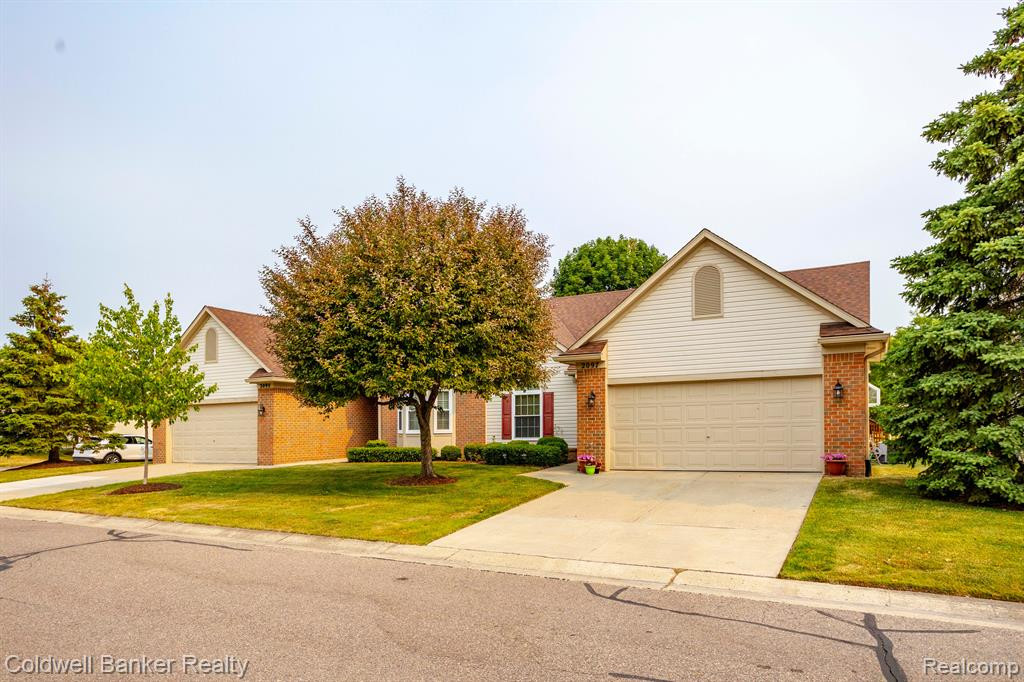 2097 Oakbrook Boulevard, Walled Lake, MI 48390 — Photo 2
