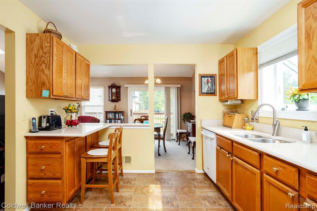 2097 Oakbrook Boulevard, Walled Lake, MI 48390 — Photo 29