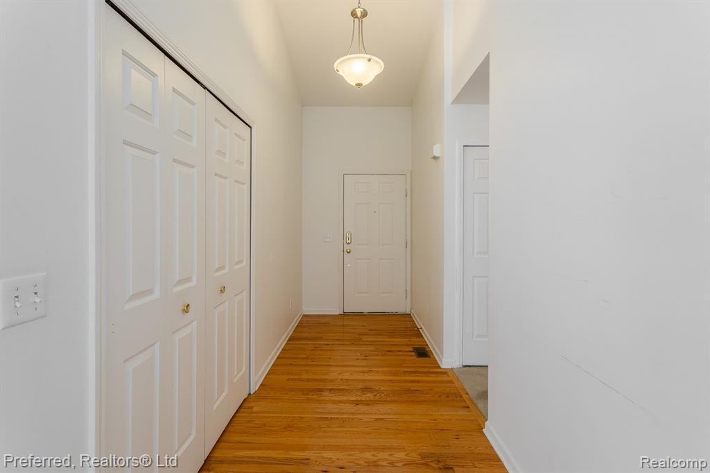 23740 W LAKE Circle, Brownstown, MI 48183 — Photo 5
