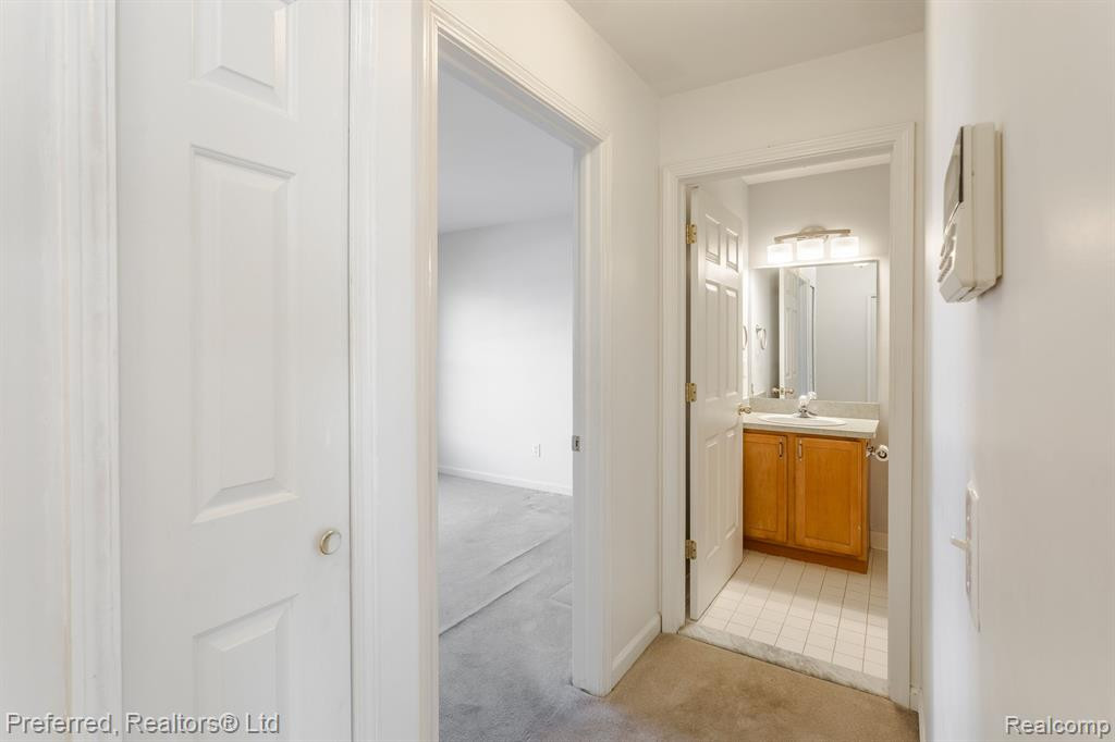 23740 W LAKE Circle, Brownstown, MI 48183 — Photo 6