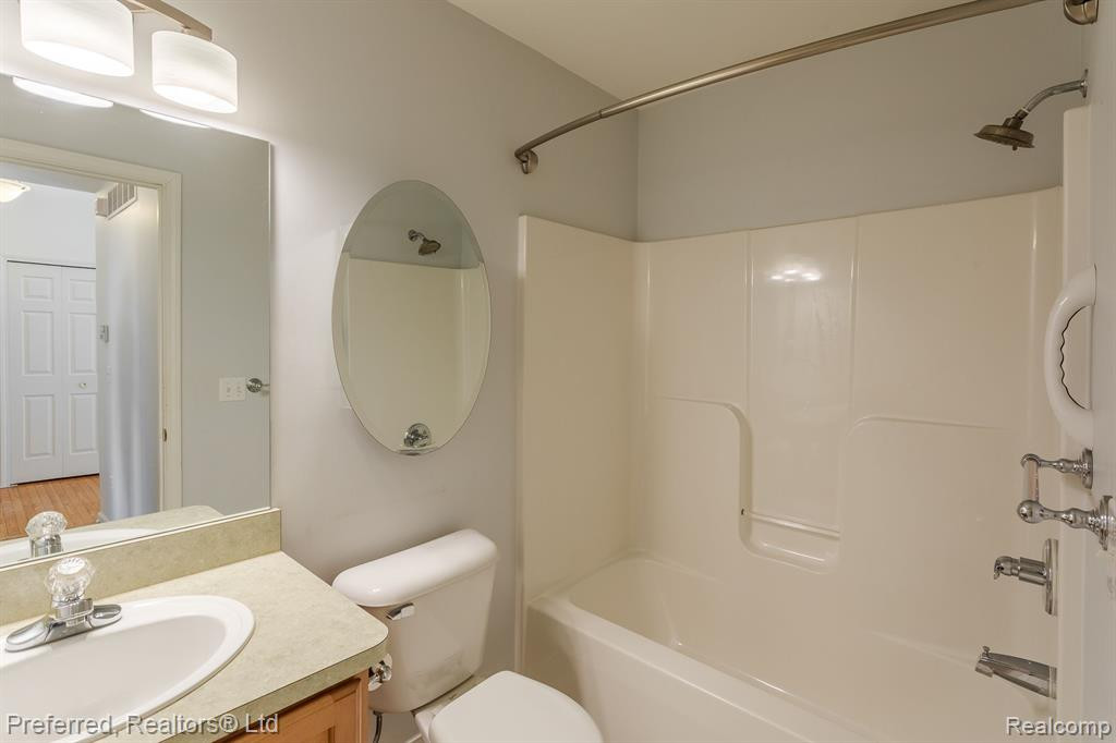 23740 W LAKE Circle, Brownstown, MI 48183 — Photo 8