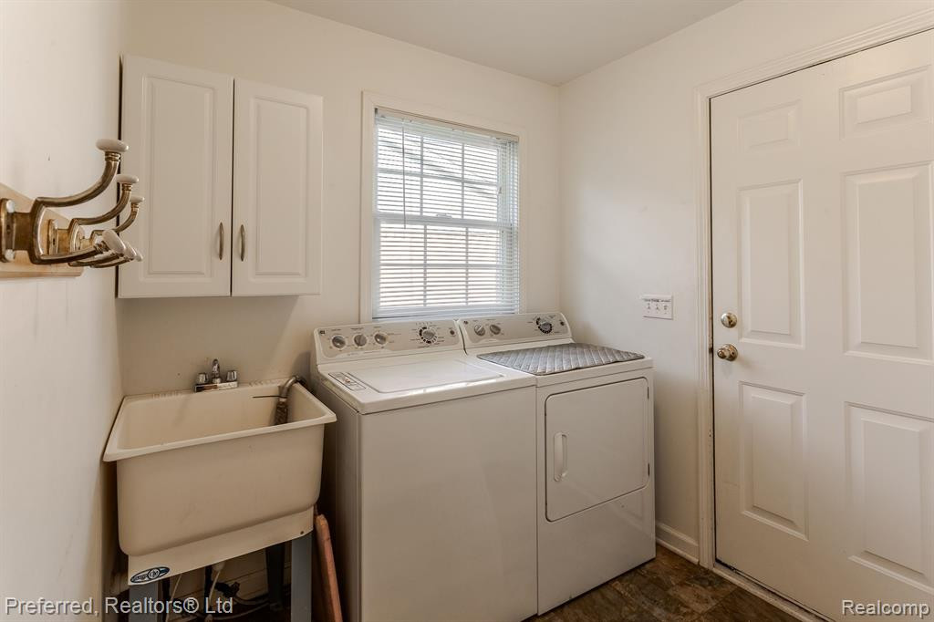 23740 W LAKE Circle, Brownstown, MI 48183 — Photo 18