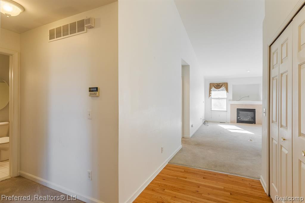 23740 W LAKE Circle, Brownstown, MI 48183 — Photo 23