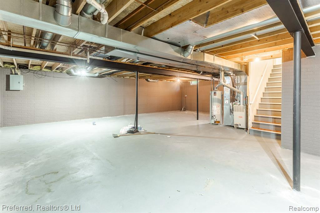 23740 W LAKE Circle, Brownstown, MI 48183 — Photo 24