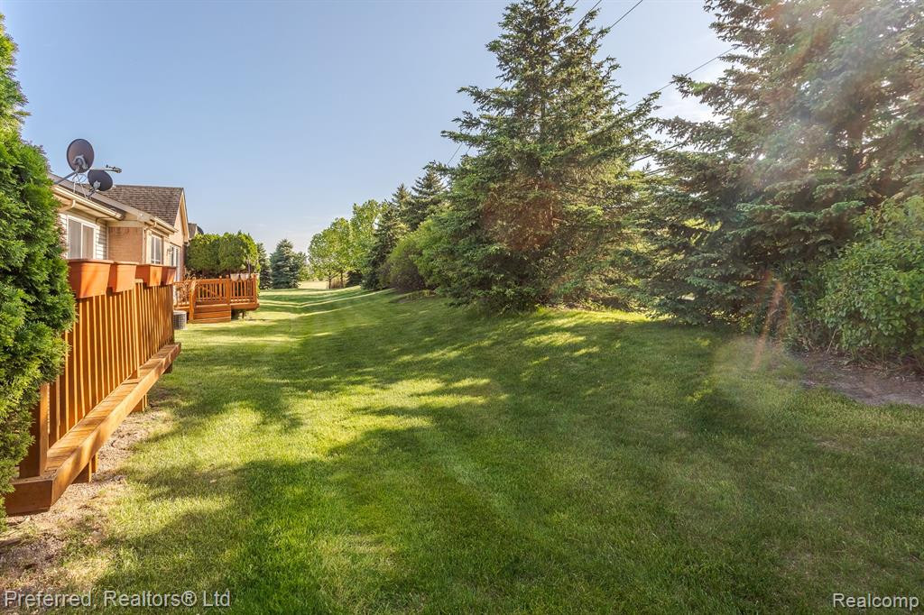 23740 W LAKE Circle, Brownstown, MI 48183 — Photo 26