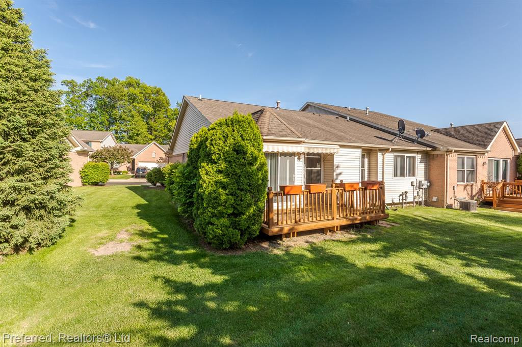 23740 W LAKE Circle, Brownstown, MI 48183 — Photo 27
