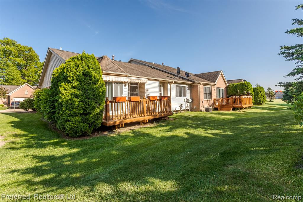 23740 W LAKE Circle, Brownstown, MI 48183 — Photo 28