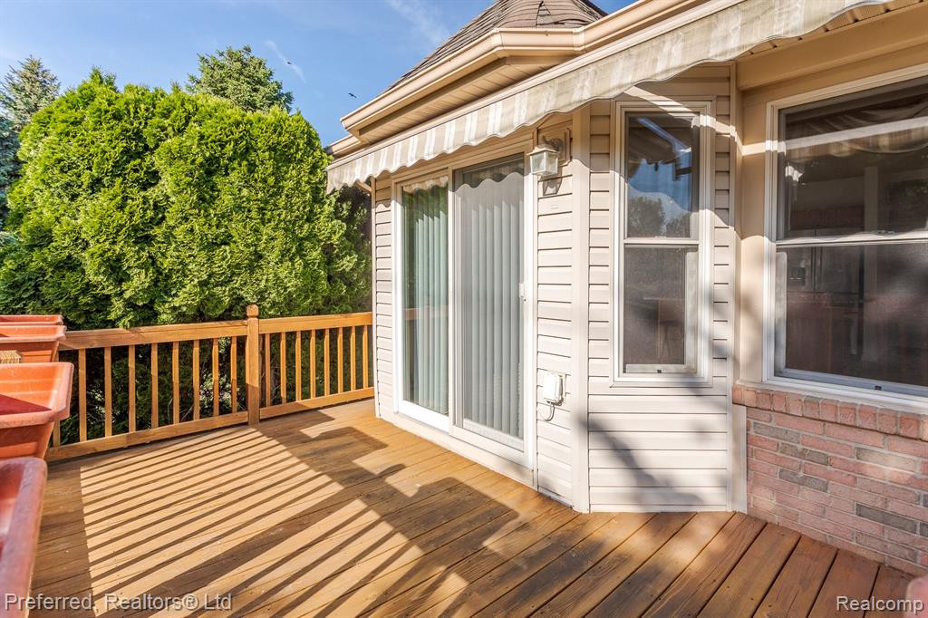 23740 W LAKE Circle, Brownstown, MI 48183 — Photo 30