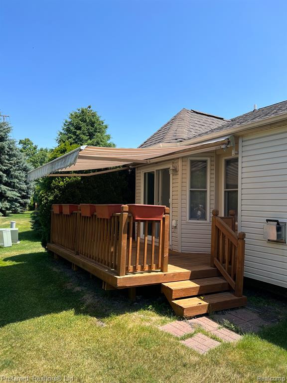 23740 W LAKE Circle, Brownstown, MI 48183 — Photo 32