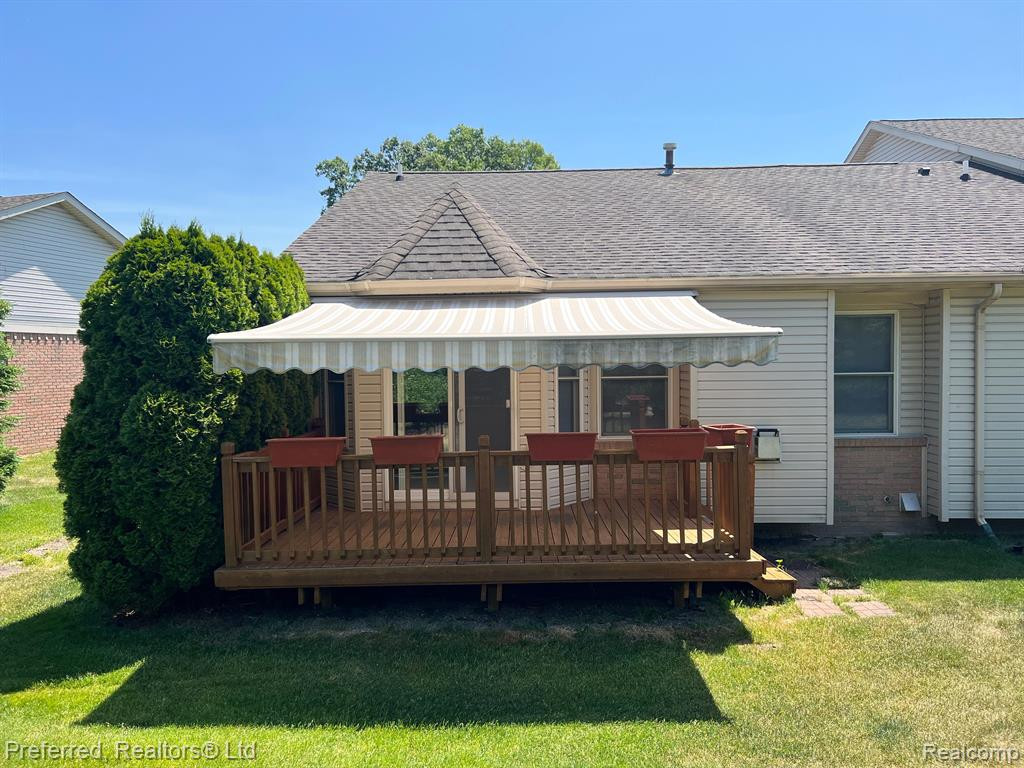 23740 W LAKE Circle, Brownstown, MI 48183 — Photo 33