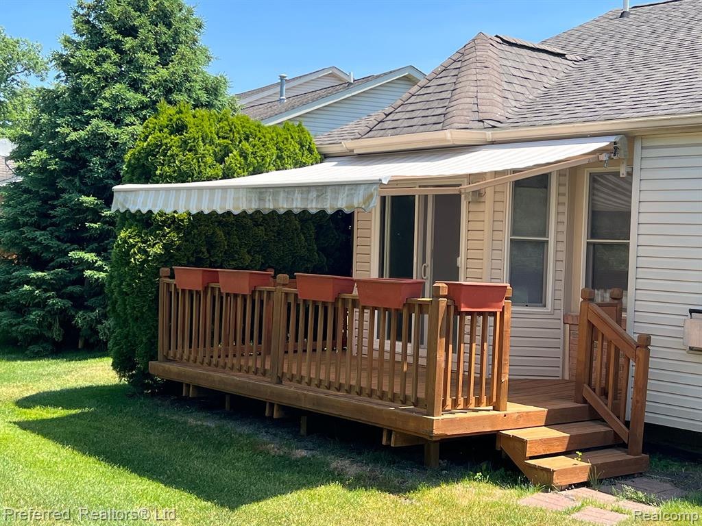 23740 W LAKE Circle, Brownstown, MI 48183 — Photo 35