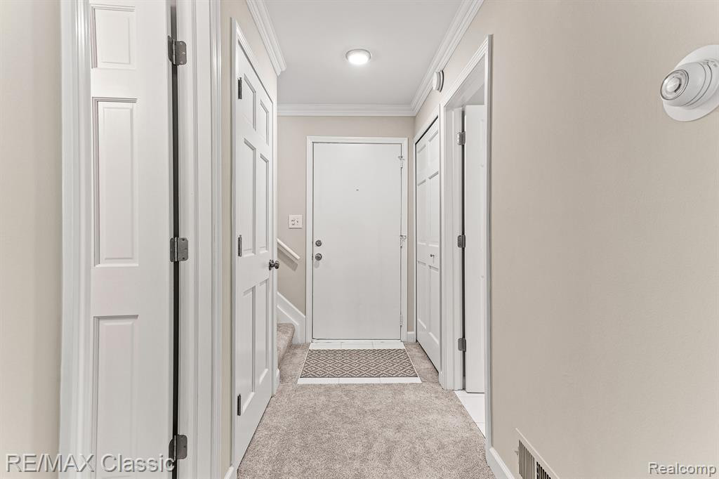 1933 W FRANKLIN Drive, Canton, MI 48187 — Photo 9