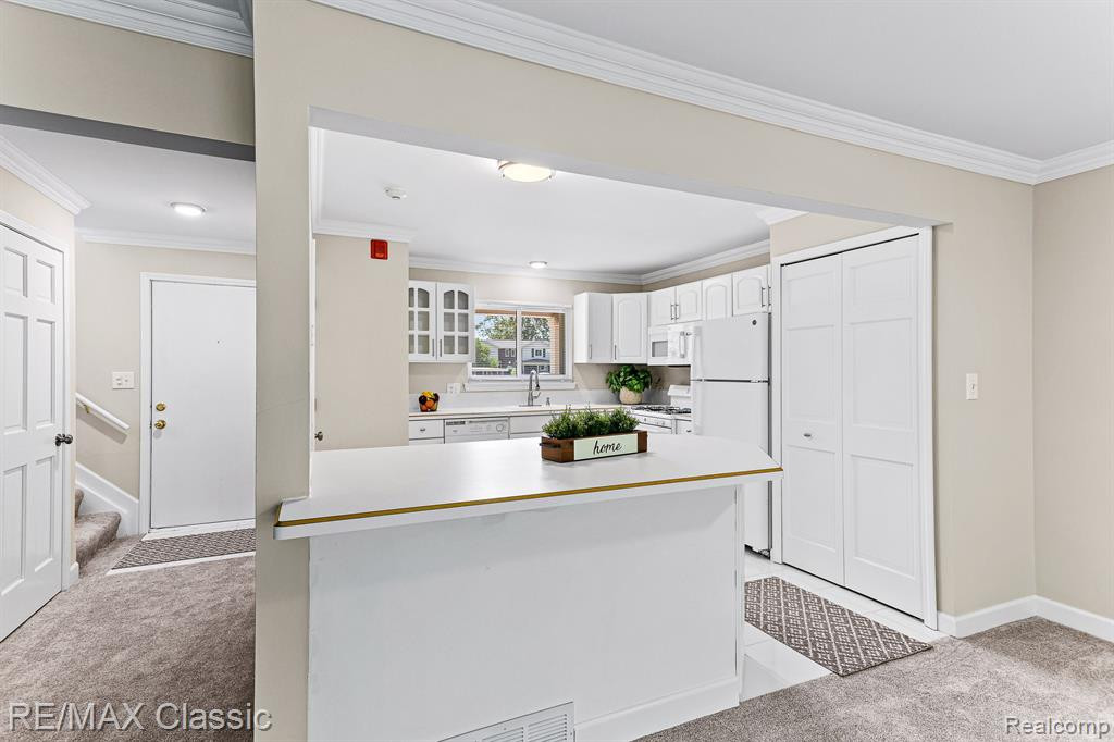 1933 W FRANKLIN Drive, Canton, MI 48187 — Photo 12