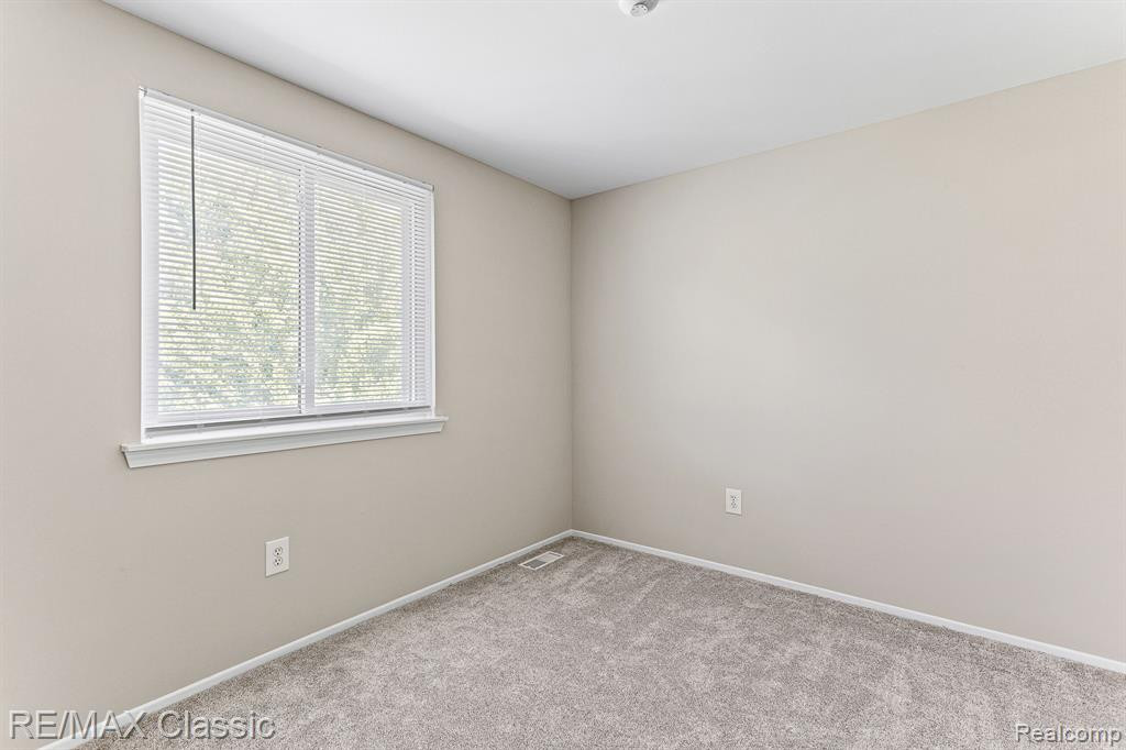1933 W FRANKLIN Drive, Canton, MI 48187 — Photo 26