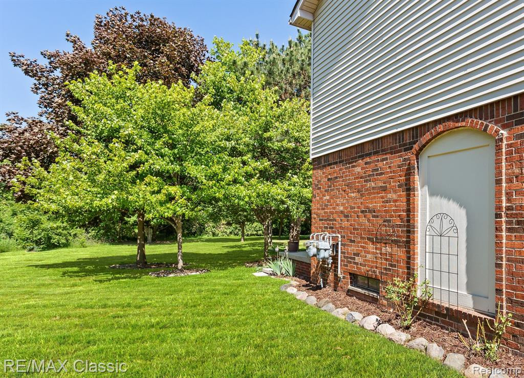 1933 W FRANKLIN Drive, Canton, MI 48187 — Photo 30