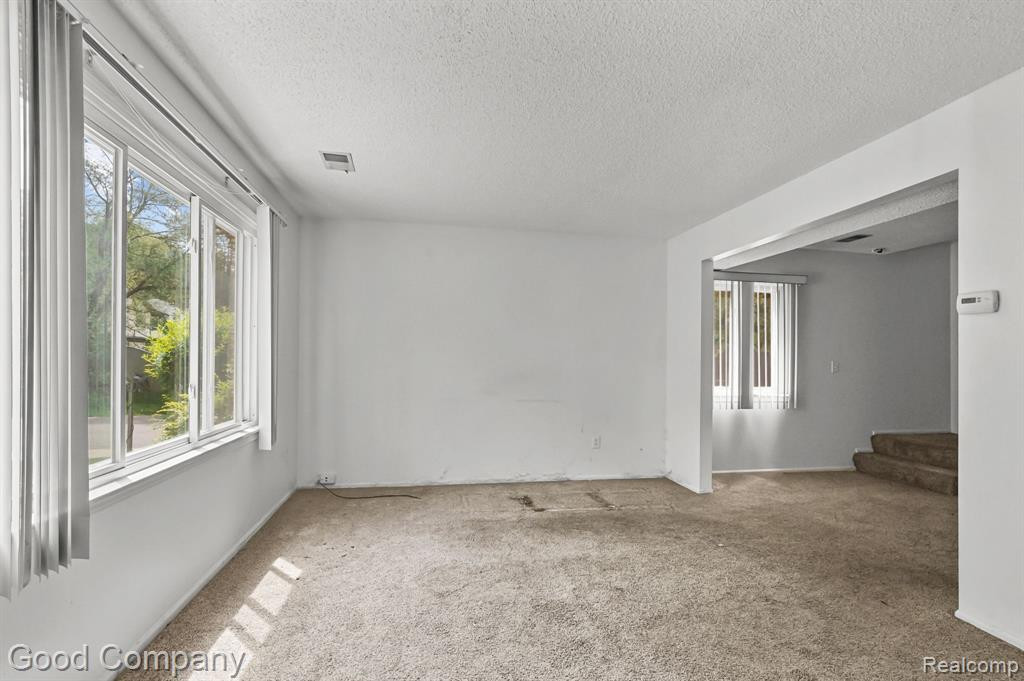 38041 CAROLON Boulevard, Westland, MI — Photo 5