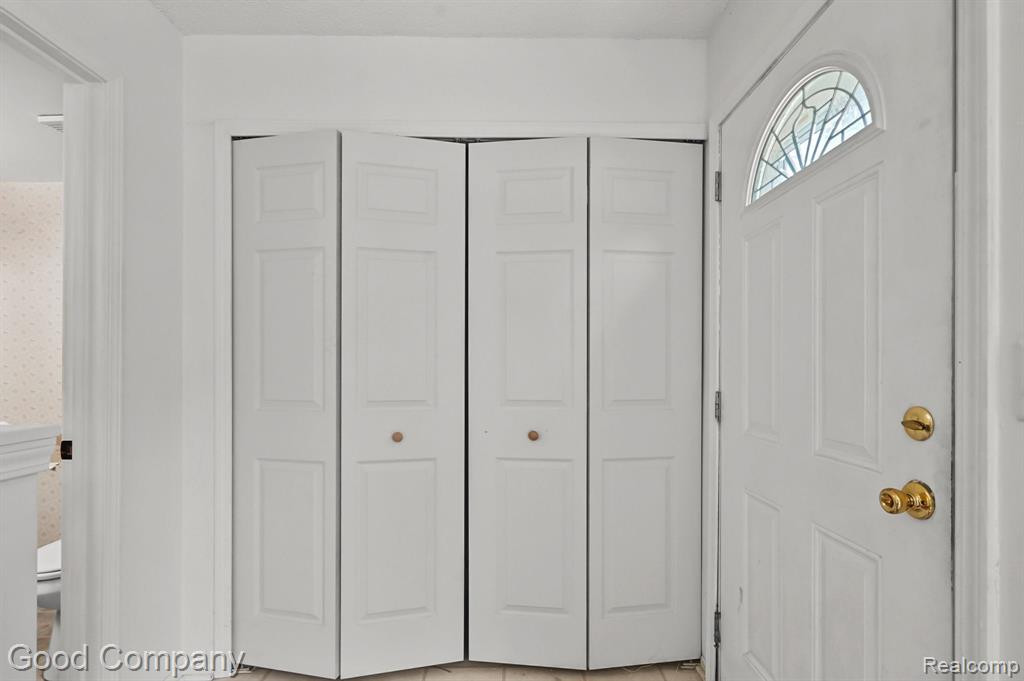 38041 CAROLON Boulevard, Westland, MI — Photo 7