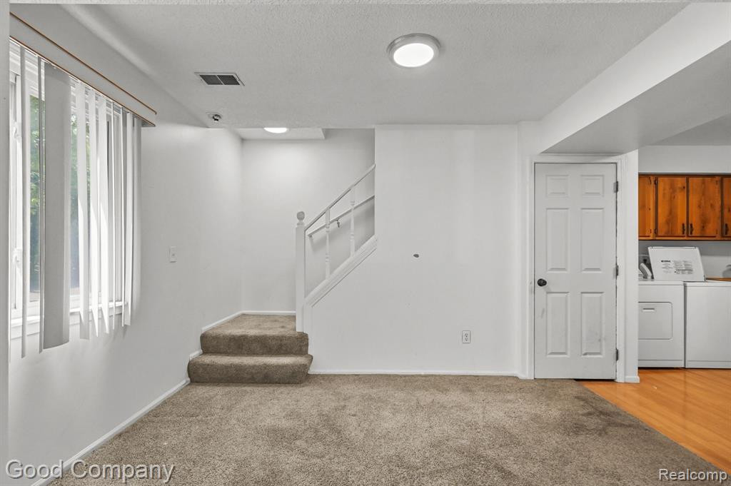 38041 CAROLON Boulevard, Westland, MI — Photo 8