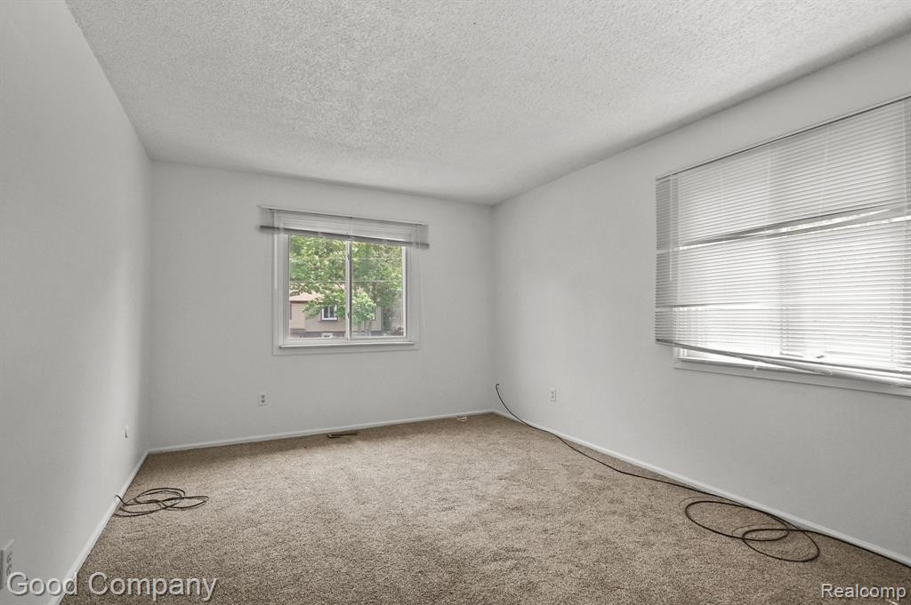 38041 CAROLON Boulevard, Westland, MI — Photo 11