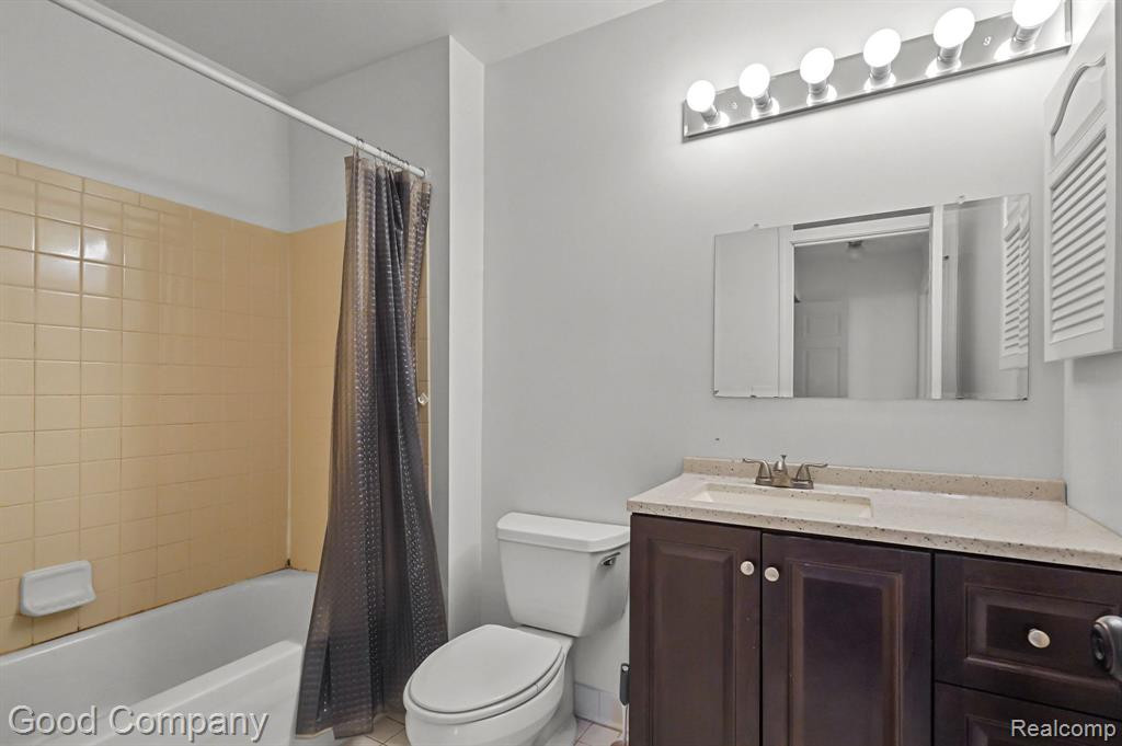 38041 CAROLON Boulevard, Westland, MI — Photo 13