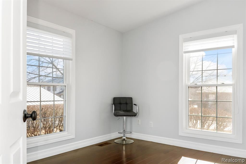 38930 COUNTRY Circle, Farmington Hills, MI 48331 — Photo 12