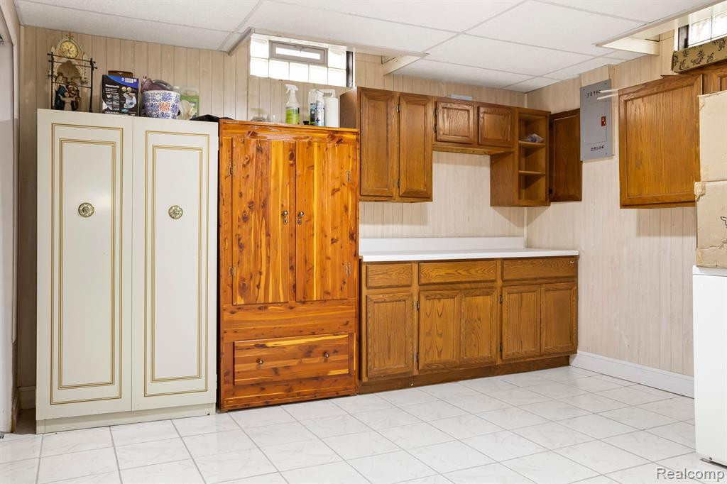 38930 COUNTRY Circle, Farmington Hills, MI 48331 — Photo 19