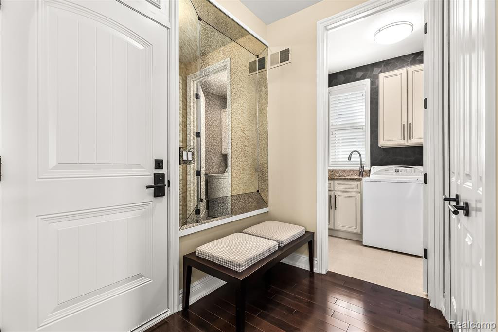 10744 WATERFALL Court, South Lyon, MI 48178 — Photo 5
