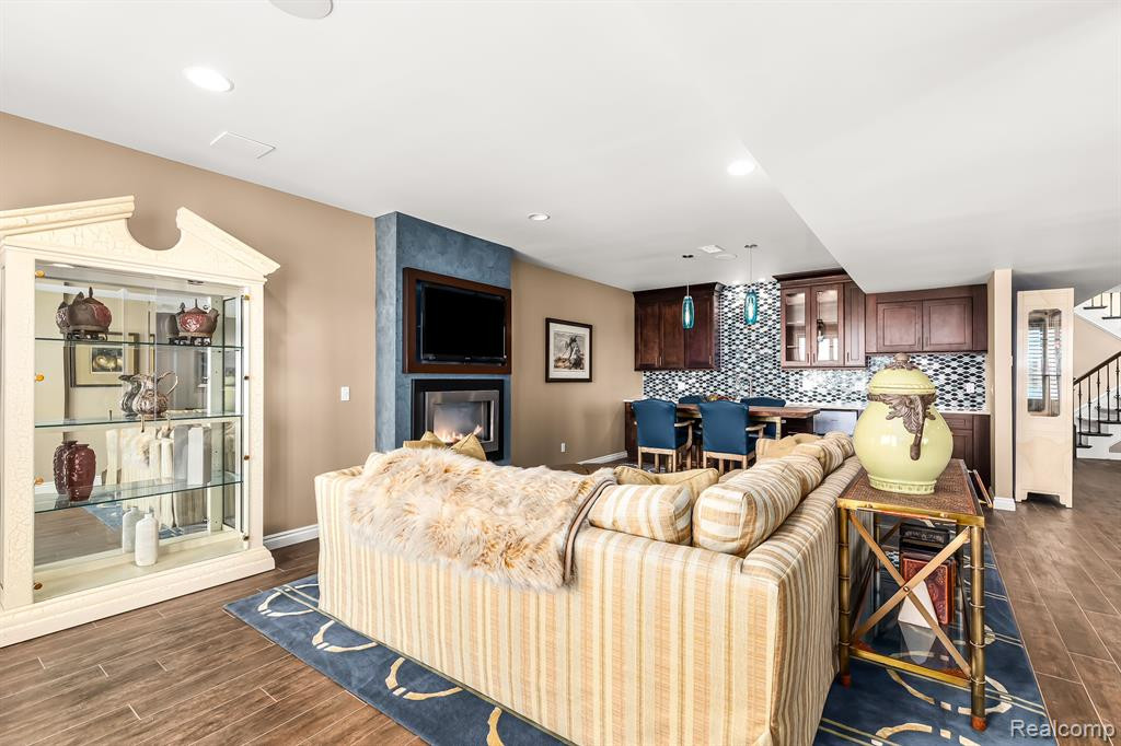 10744 WATERFALL Court, South Lyon, MI 48178 — Photo 31