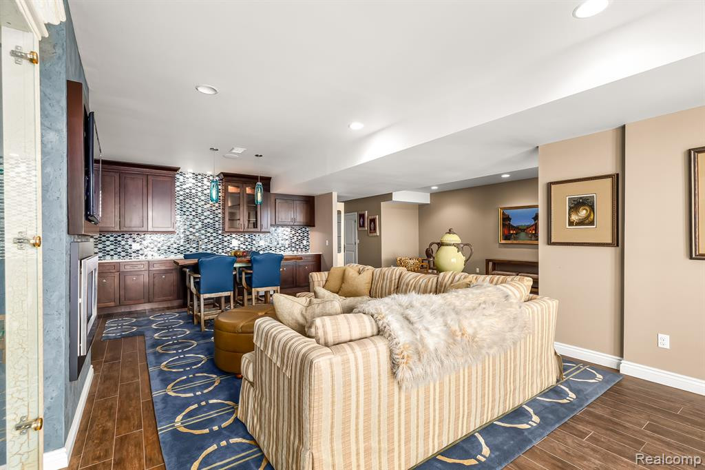 10744 WATERFALL Court, South Lyon, MI 48178 — Photo 32