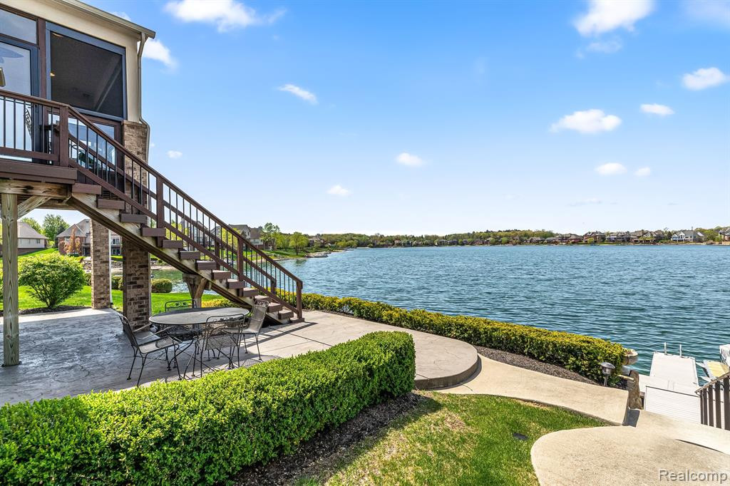 10744 WATERFALL Court, South Lyon, MI 48178 — Photo 36