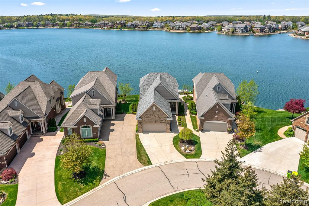 10744 WATERFALL Court, South Lyon, MI 48178 — Photo 39