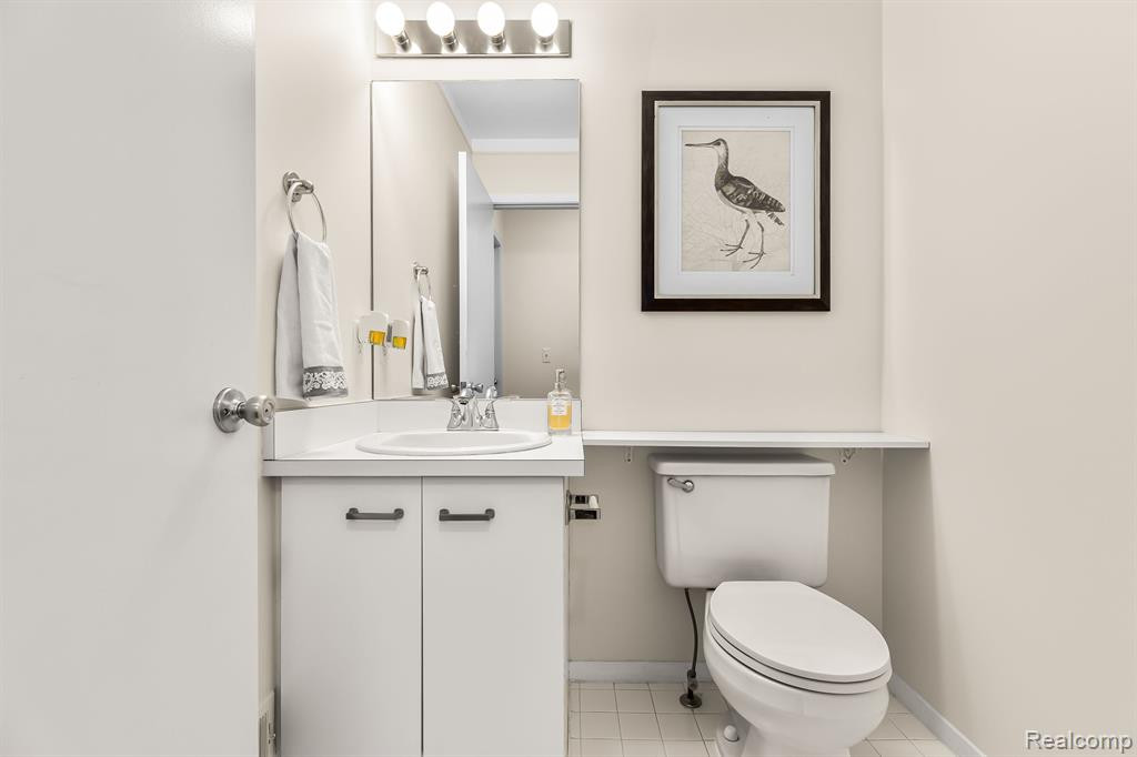 526 WINWOOD Circle, Walled Lake, MI 48390 — Photo 10