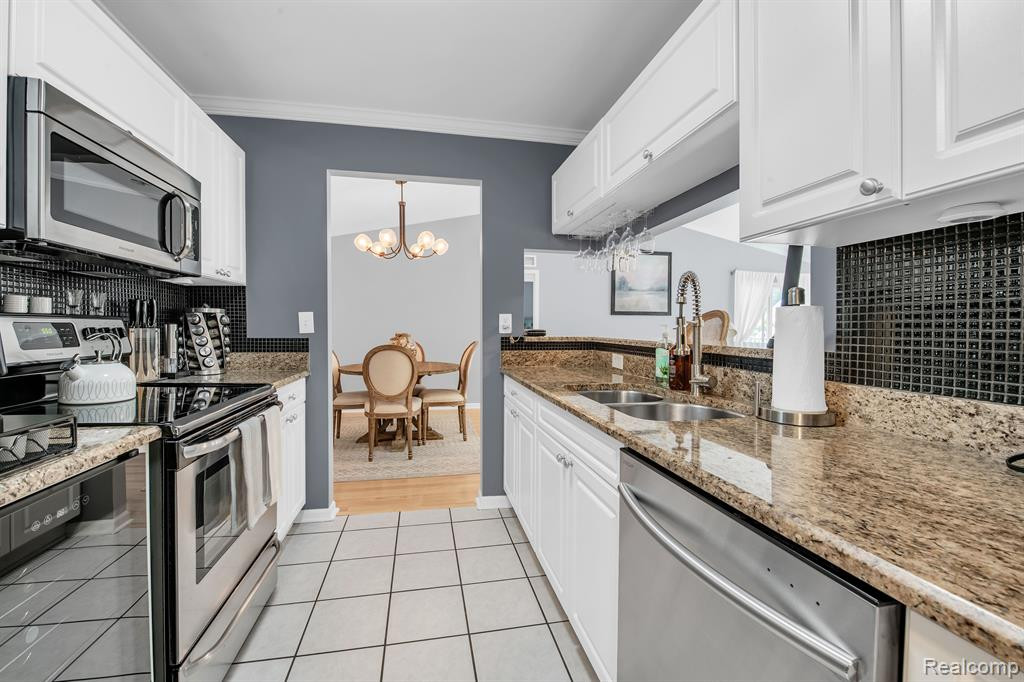 5344 Pine Aires Drive, Sterling Heights, MI 48314 — Photo 16