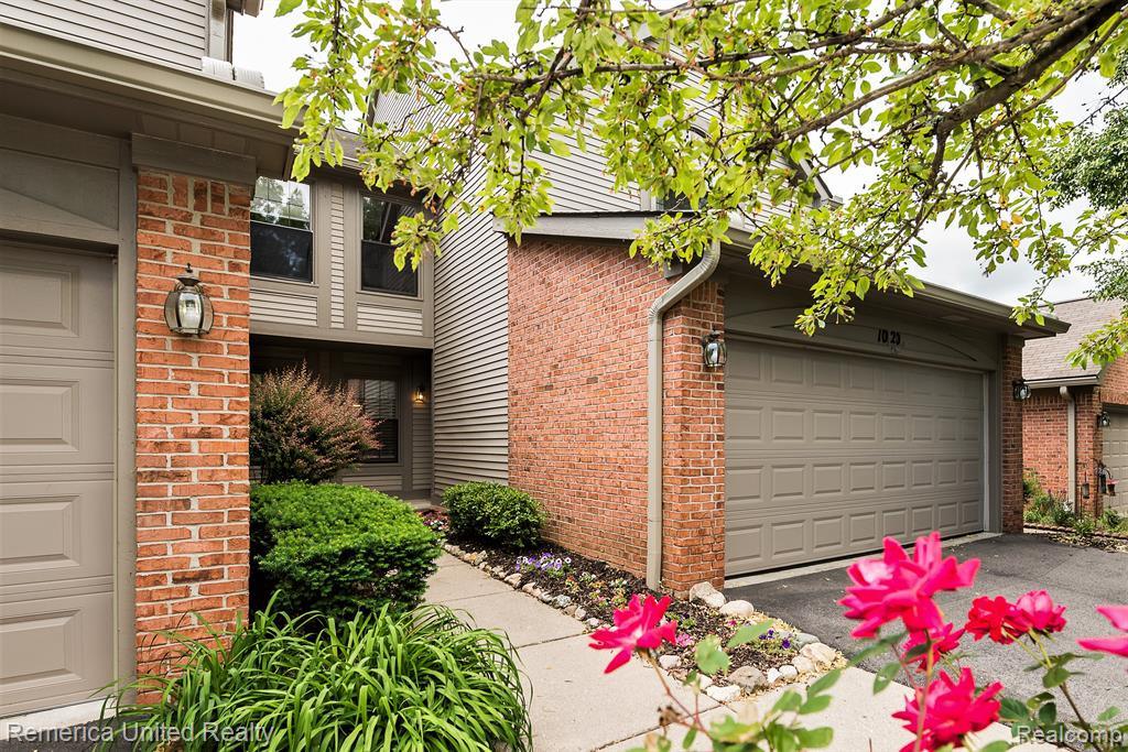 1020 ROSEWOOD, Brighton, MI 48116 — front exterior