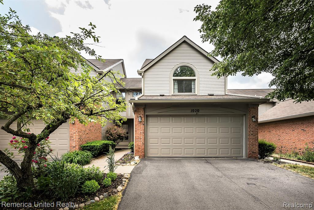1020 ROSEWOOD, Brighton, MI 48116 — Photo 2