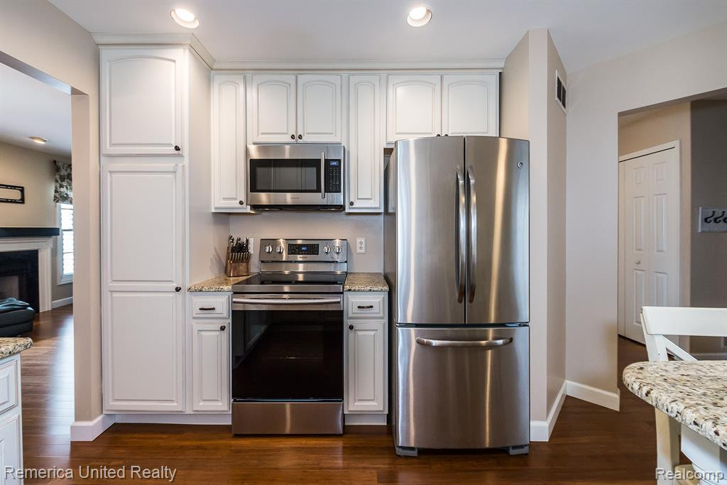 1020 ROSEWOOD, Brighton, MI 48116 — Photo 3