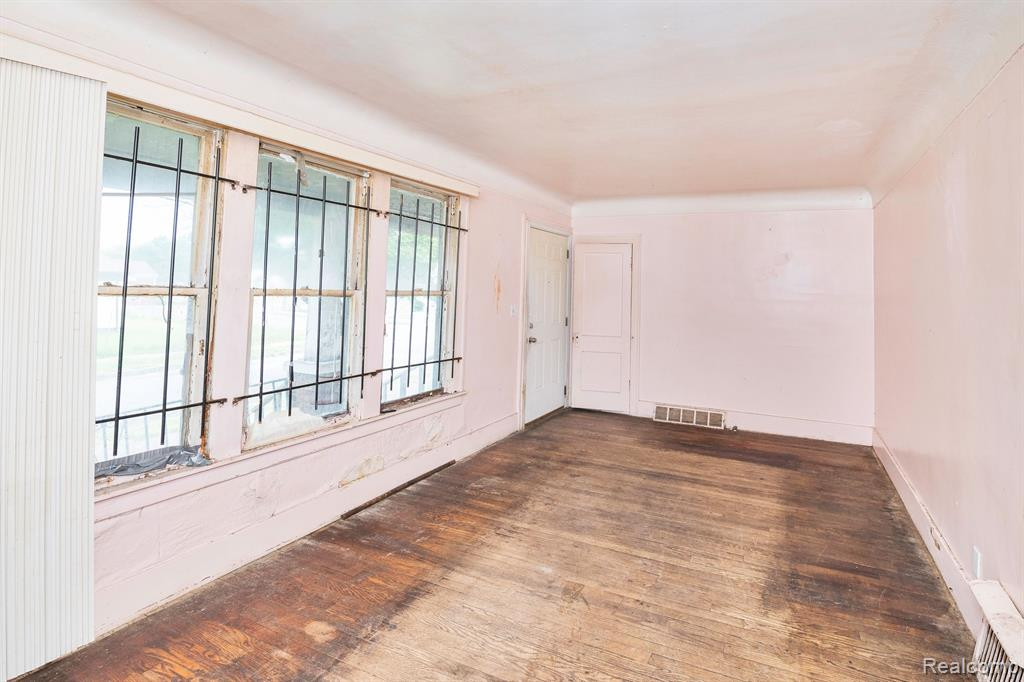 8956 ASTOR Street, Detroit, MI 48213 — Photo 6