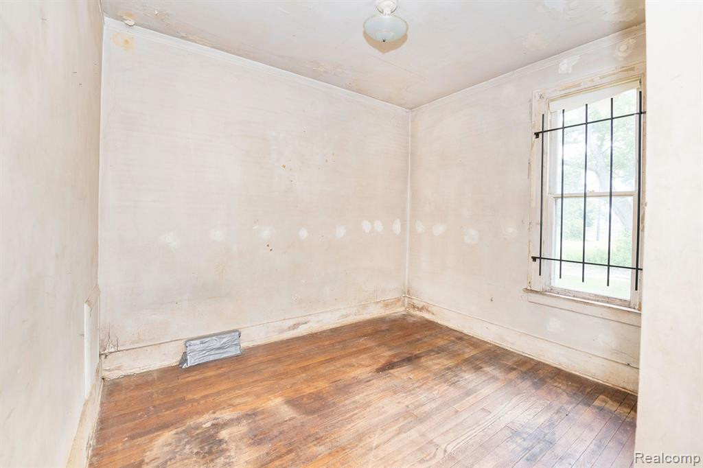 8956 ASTOR Street, Detroit, MI 48213 — Photo 12