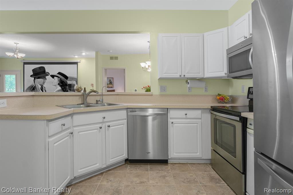 21105 CHESAPEAKE Circle, Walled Lake, MI 48390 — Photo 12